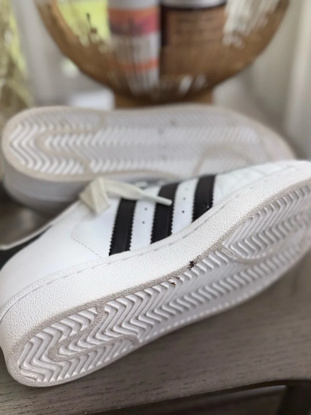 🤍 Authentic Adidas Superstar sneakers in excellent pre-owned condition.